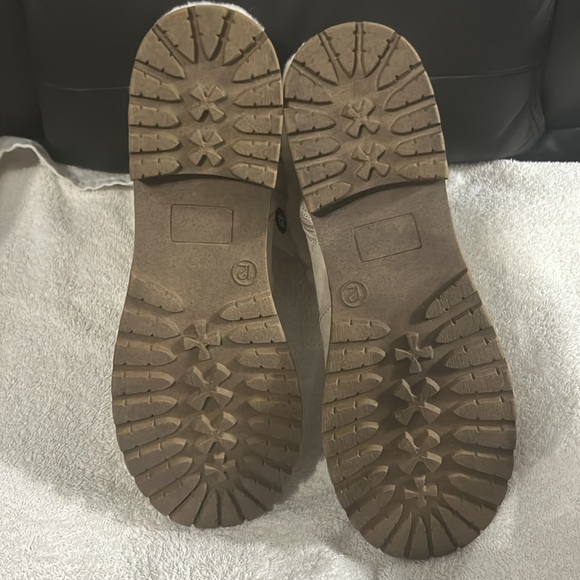 NWT Universal Thread Faux Fur Suede Short Boots Size 12 - Picture 6 of 11